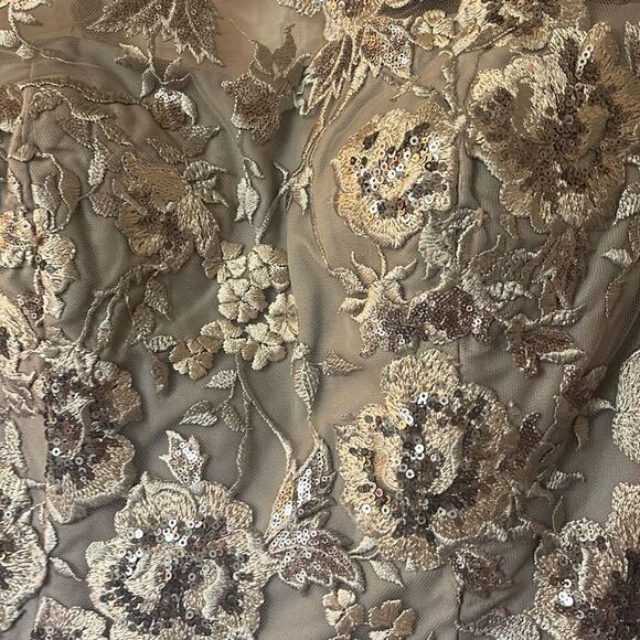 La Femme 29725 Beaded Lace Tulle A-Line Gown Maxi NWT in Silver Size 2 $635 - Picture 4 of 7